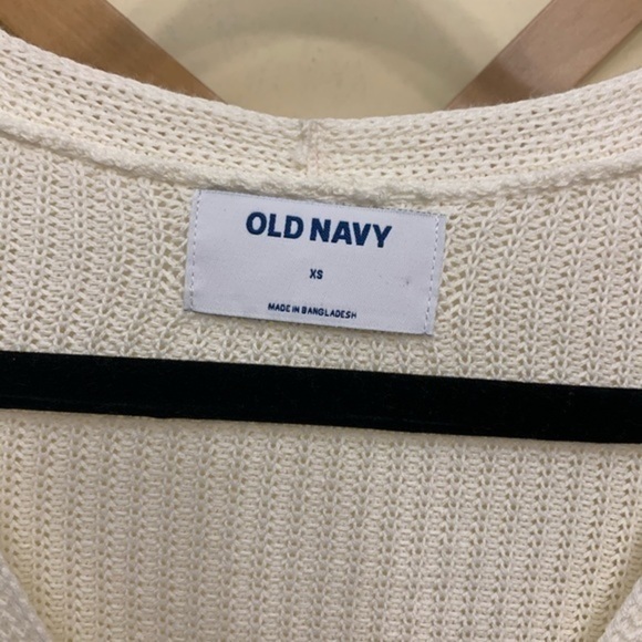 🔴 Old navy oversized sweater. MUST BUNDLE 2+ ITEMS TO PURCHASE - Picture 3 of 4